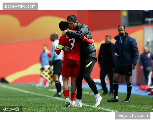 瑞士队防守组织严密 雅金注重阵型紧凑与第二落点控制能力